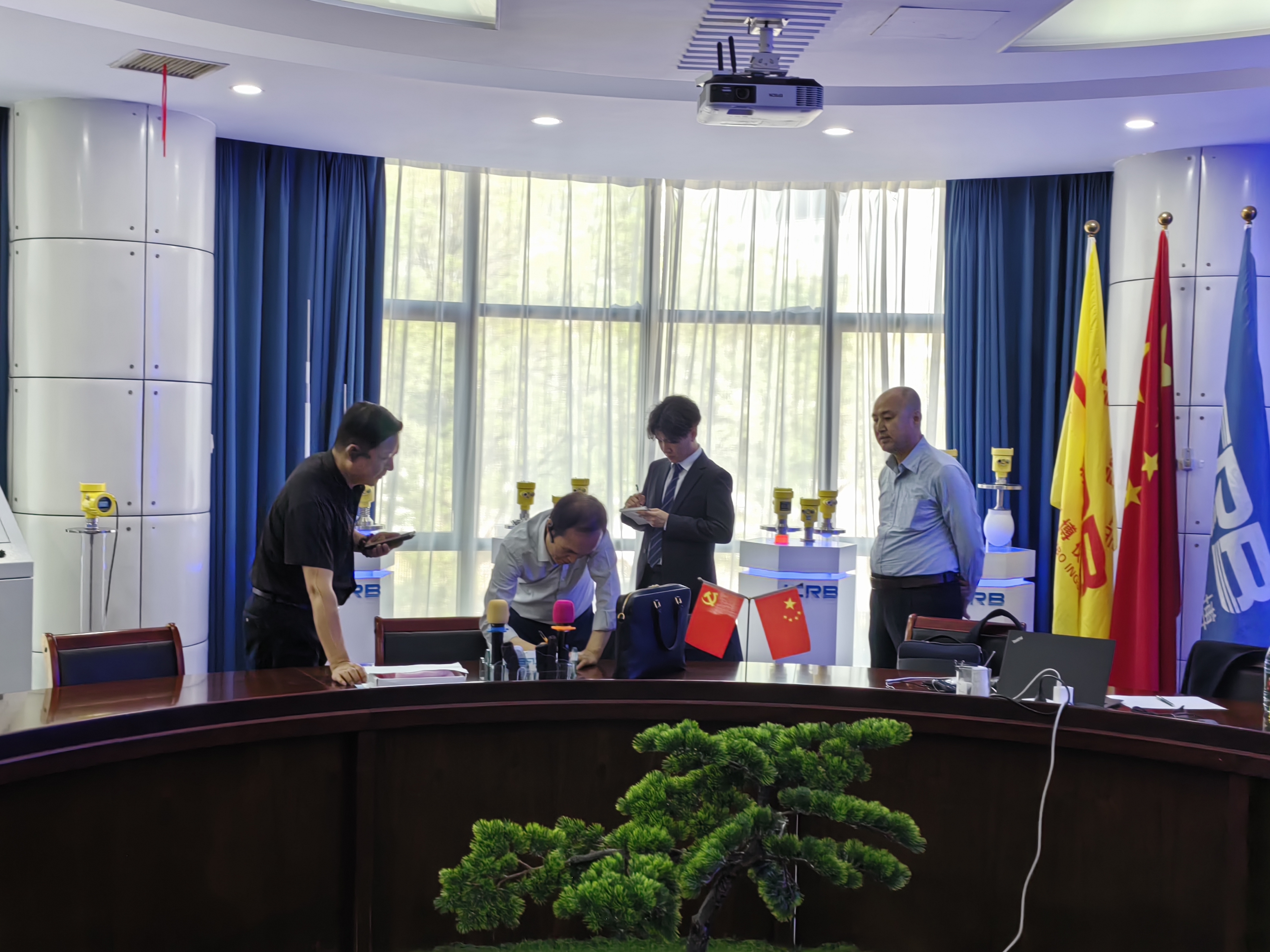 韓國(guó)客戶到訪北京精誠(chéng)瑞博 開展技術(shù)交流與車間考察