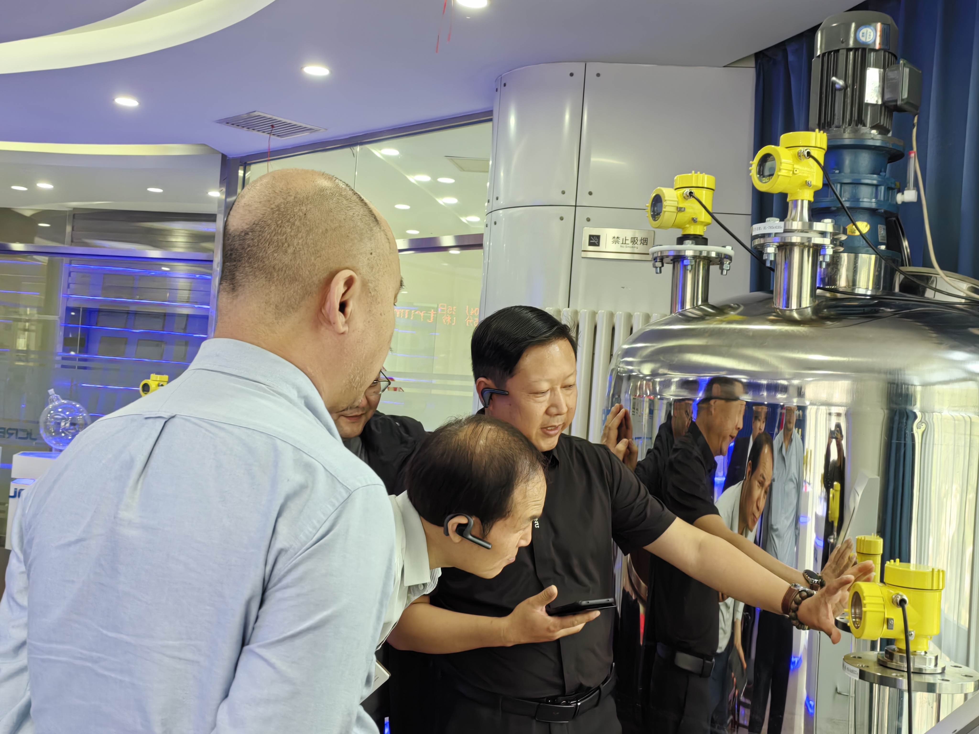 韓國(guó)客戶到訪北京精誠(chéng)瑞博 開展技術(shù)交流與車間考察