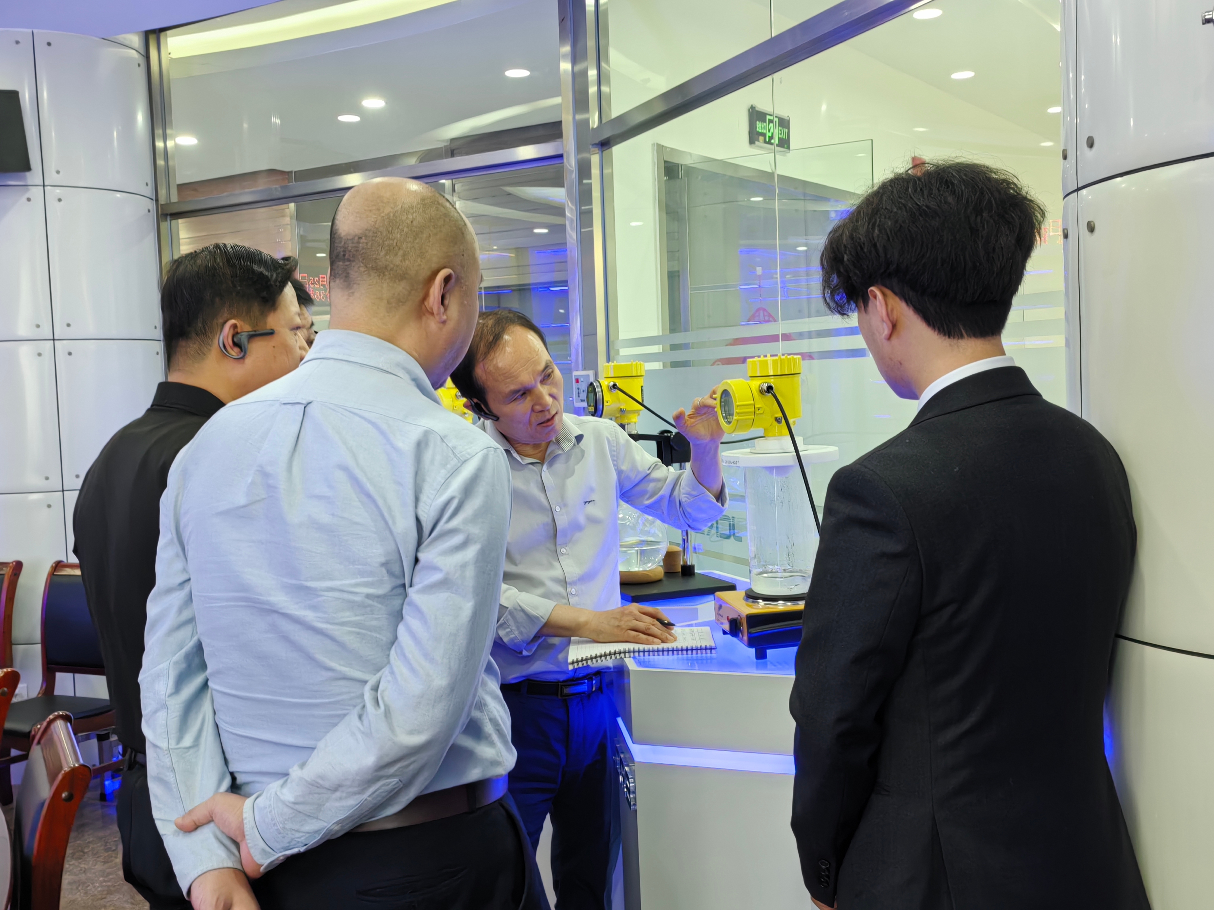 韓國(guó)客戶到訪北京精誠(chéng)瑞博 開展技術(shù)交流與車間考察